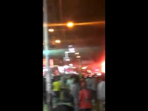بالفيديو شاهد اشتعال النيران في اوتوبيس بالعجمي
