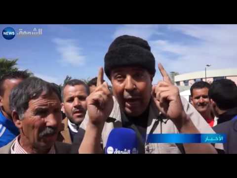 بالفيديو  ناقلو الخطوط الحضرية يعتصمون أمام مديرية النقل