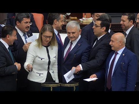 بالفيديو شاهد الأكراد يؤكدون أنهم المستهدفون من رفع الحصانة عن النواب في تركيا