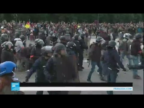 بالفيديو أحداث العنف في مظاهرات باريس تثير جدلا في فرنسا