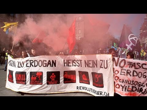 شاهد أردوغان يلوح بإجراء استفتاء في شهر نيسان المقبل