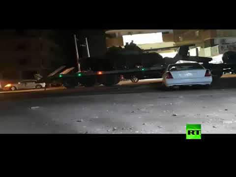 شاهد دبابات في الخرطوم بعد إطلاق نار داخل معسكر تابع لجهاز المخابرات السودانية