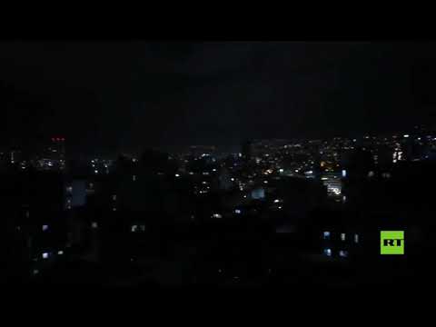 صفقوا من على شرفات منازلهم لمعالجي مرضى كورونا