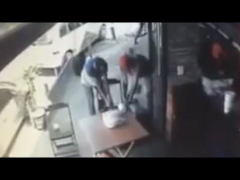 بالفيديو بلطجية يعدمون شرطيًا برازيليًا بـ6 طلقات في الرأس